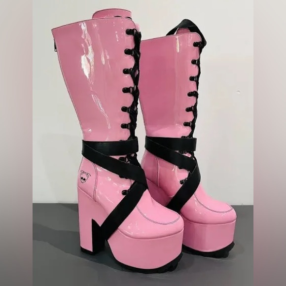Monster High x YRU Draculaura Boots - Size 9 - Picture 4 of 11